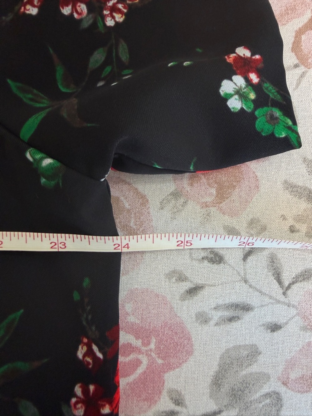 Gibson Latimer Black Blouse with birds and Red Floral - Picture 10 of 11